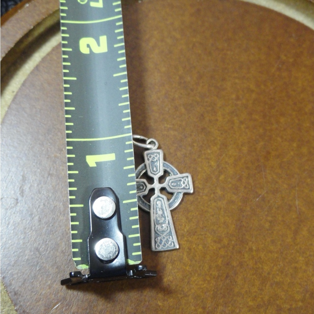 Small sterling silver 925 Celtic pendant, approximately 1 inch detailed - Picture 3 of 4